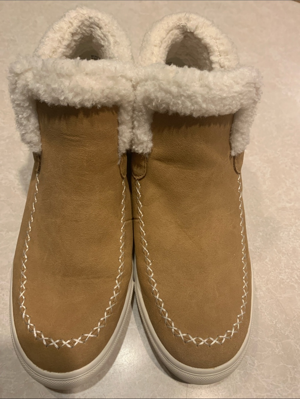 Yellow Box Tan Suede Shearling-Lined Ankle Booties Size 8.5